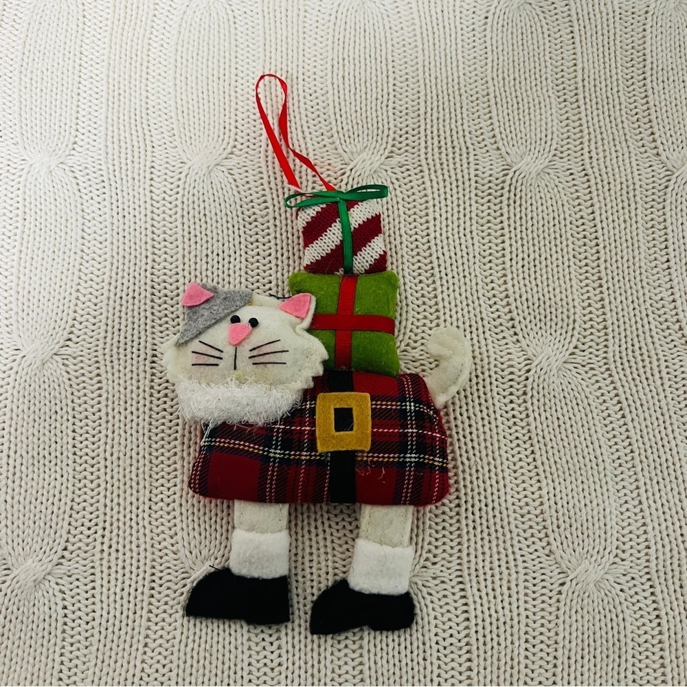 Vintage Cat Felt Christmas Ornament Handmade Plaid Red Green Black Presents